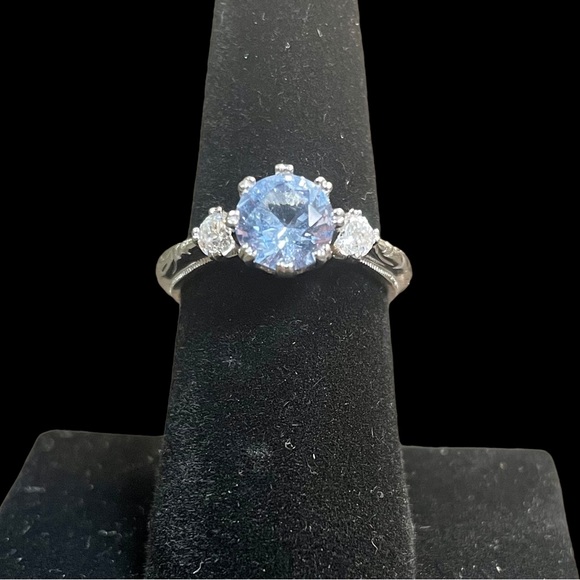 Tacori for Diamonique bloom cut ring size 7
Price is firm ring is rare 💍 - Picture 2 of 6